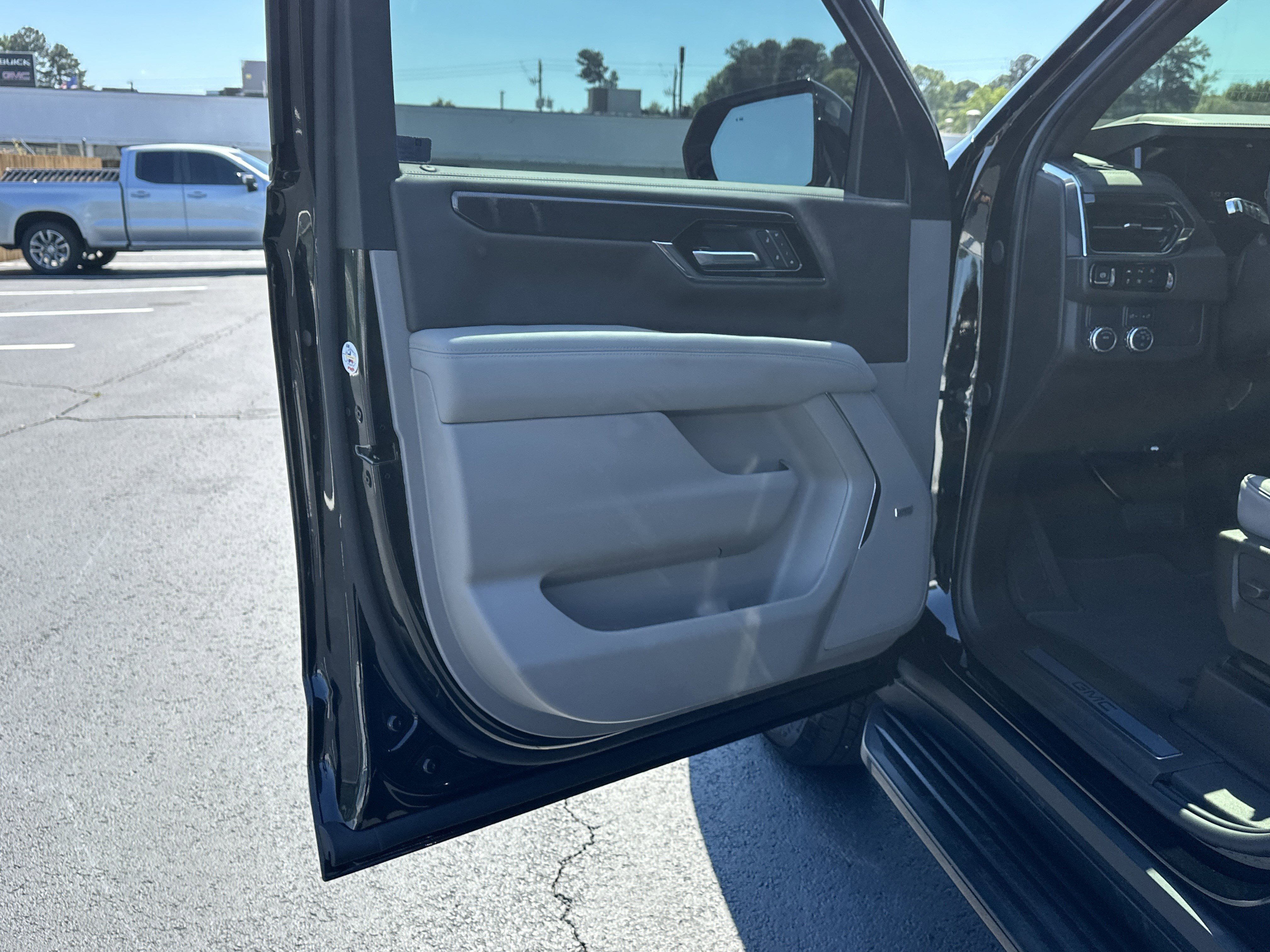 Used 2025 GMC Yukon Elevation w/ Technology Package RWD image 10