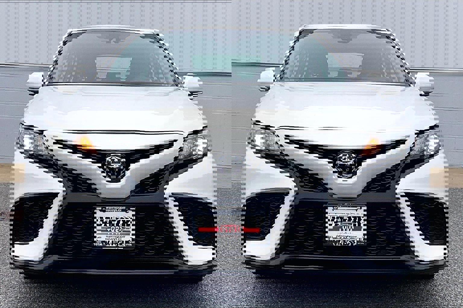 Used 2023 Toyota Camry SE image 3