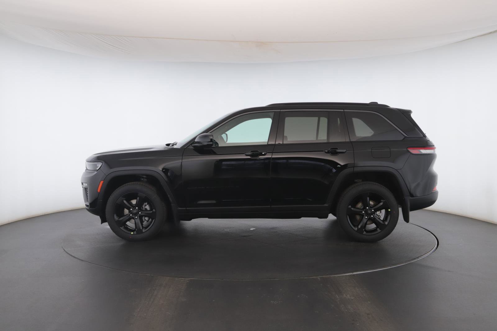 New 2026 Jeep Grand Cherokee Limited w/ Limited Altitude Package image 18