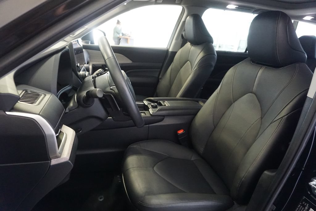 Used 2024 Toyota Grand Highlander AWD image 22