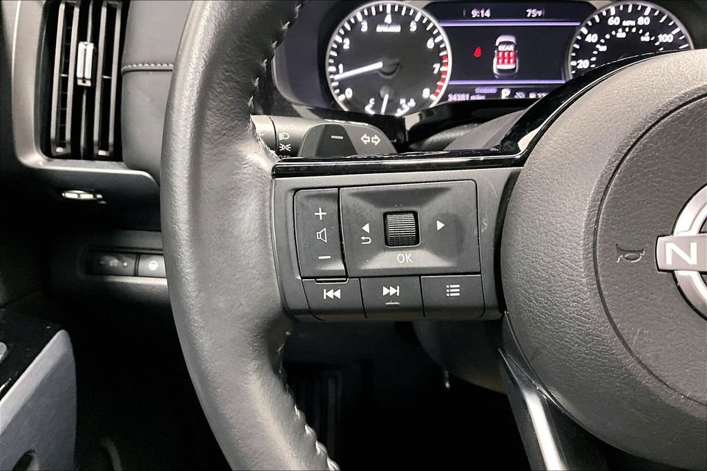 Used 2025 Nissan Pathfinder SL FWD image 23