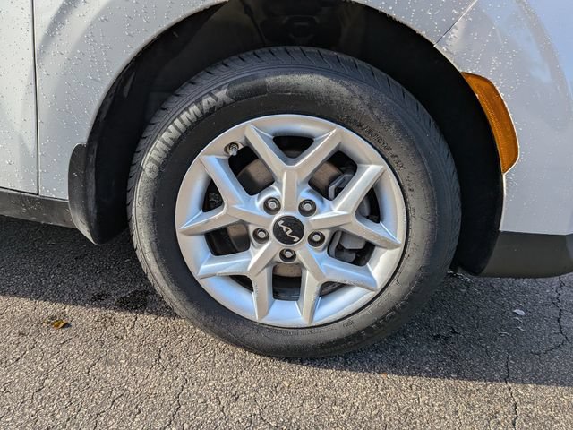 Certified 2025 Kia Soul LX w/ LX Technology Package FWD image 10