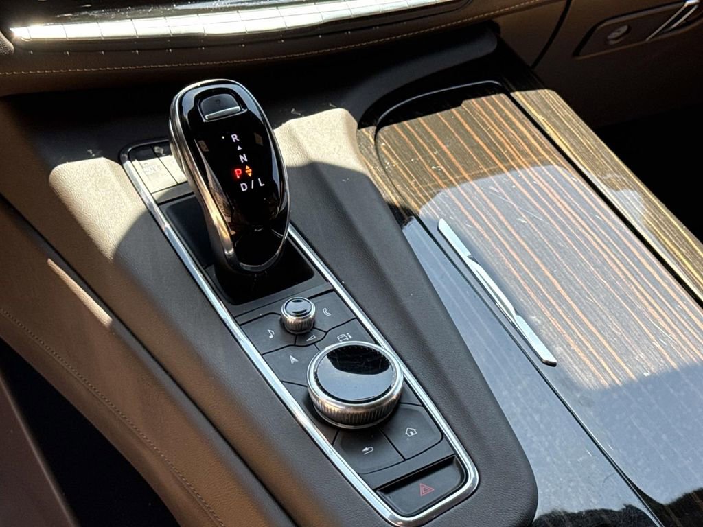 Used 2024 Cadillac Escalade ESV Premium Luxury AWD/4WD image 36