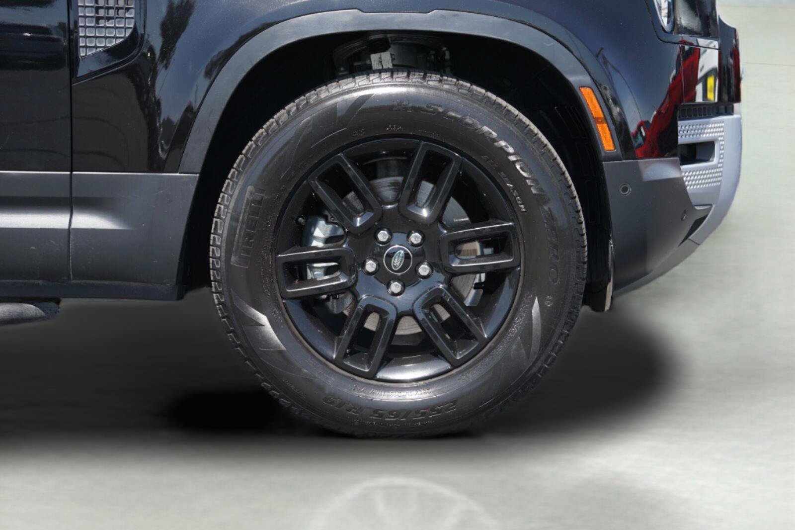 Used 2023 Land Rover Defender 110 S AWD/4WD image 4