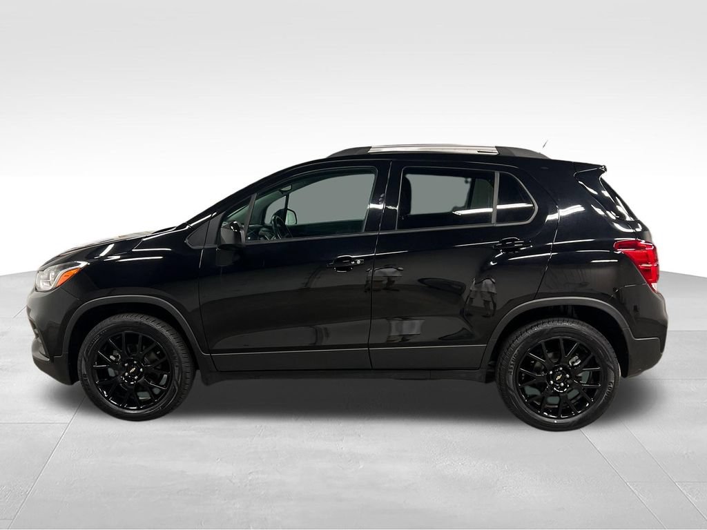Certified 2022 Chevrolet Trax LT w/ Midnight Edition AWD/4WD image 6