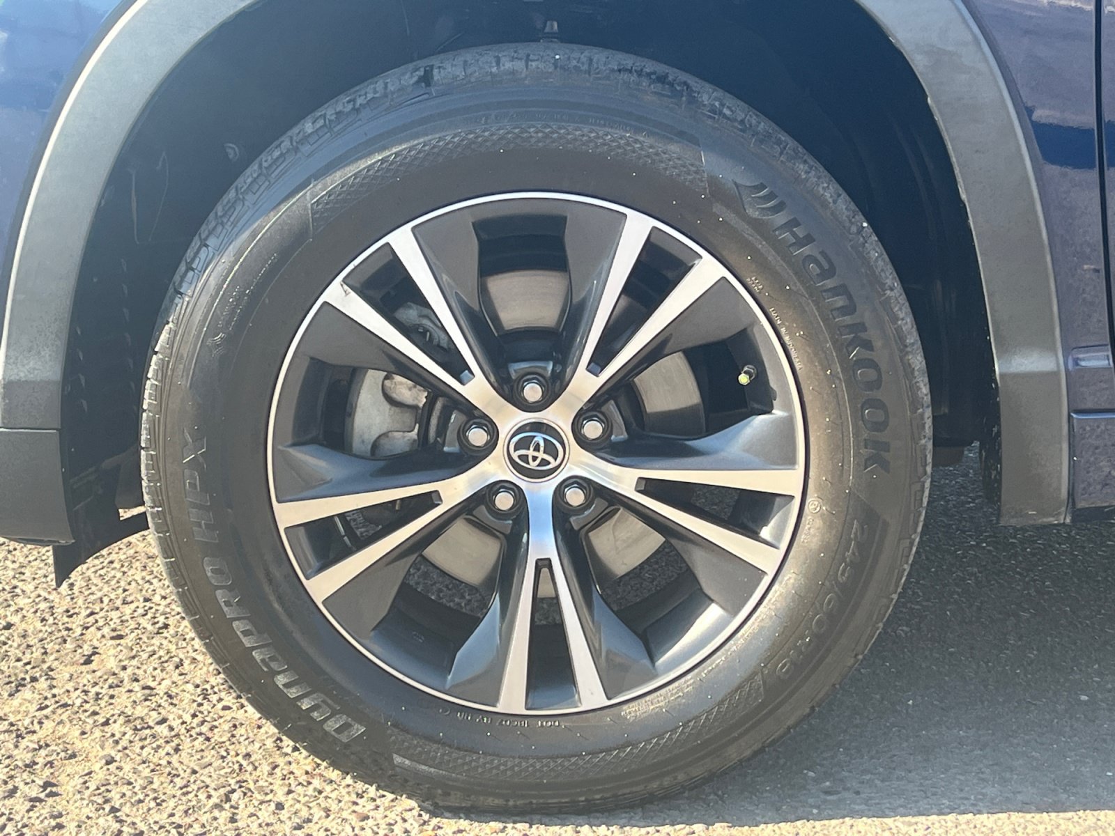 Used 2016 Toyota Highlander XLE FWD image 12