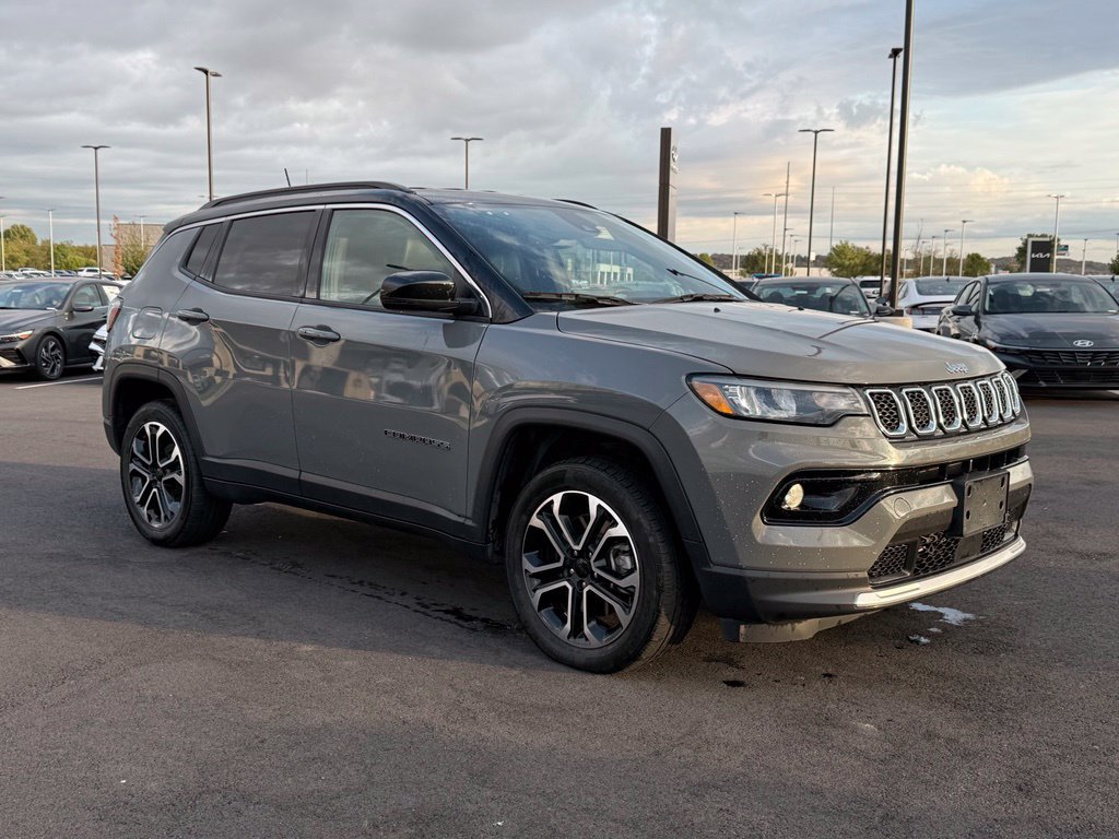 Used 2024 Jeep Compass Limited AWD/4WD image 3