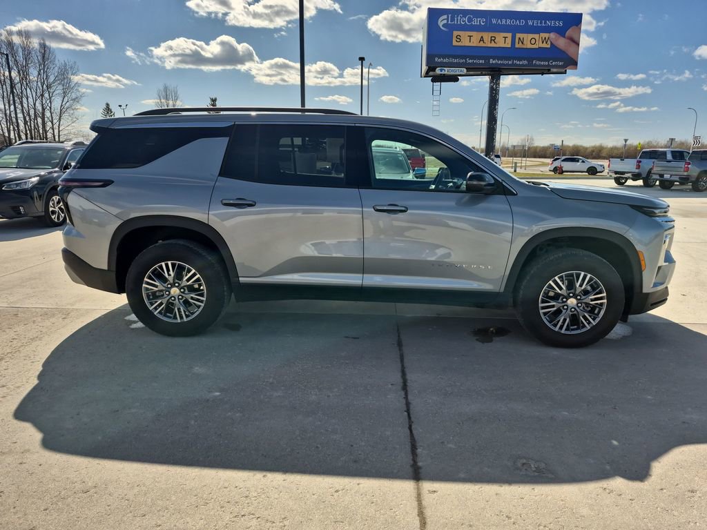 Used 2025 Chevrolet Traverse LT AWD/4WD image 6