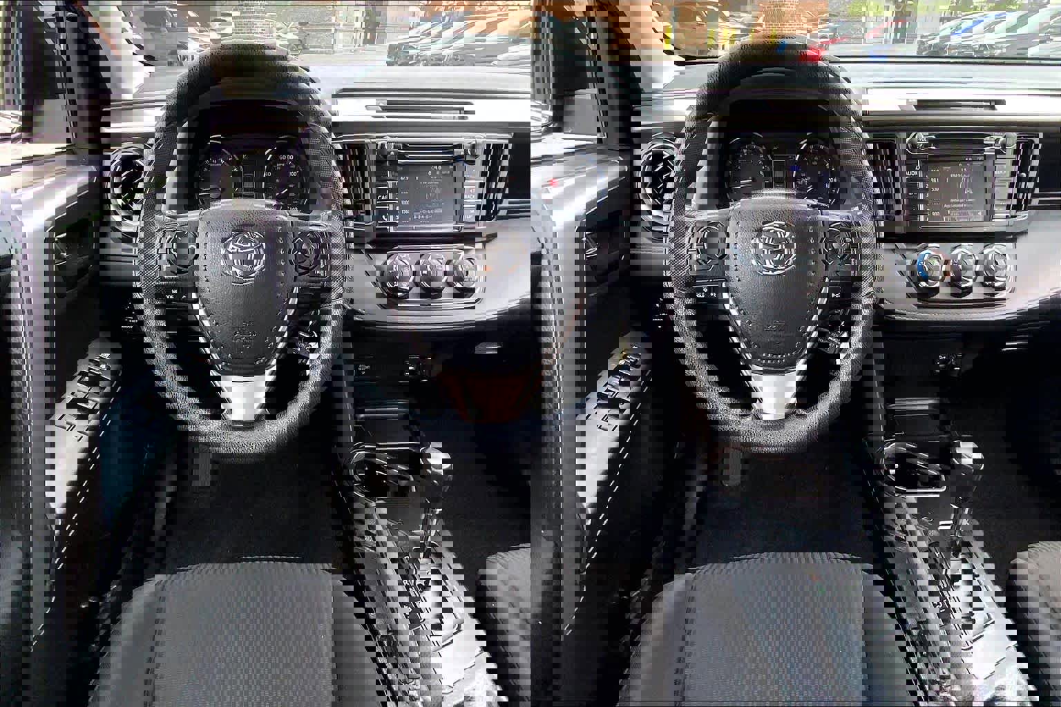 Used 2017 Toyota RAV4 LE FWD image 5