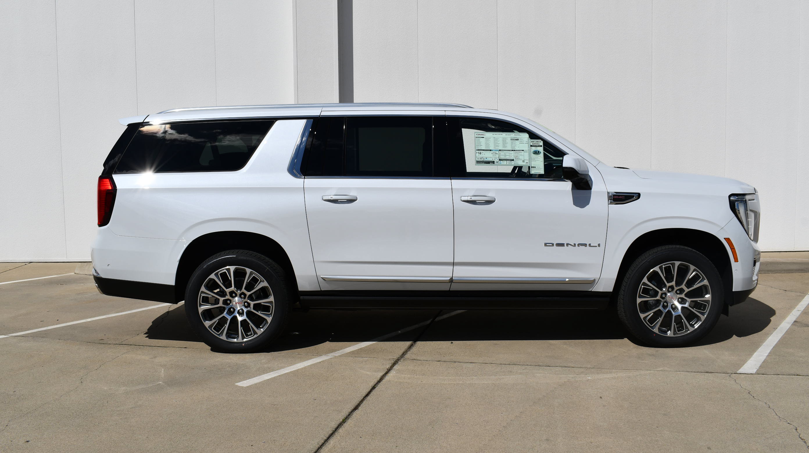 New 2026 GMC Yukon XL Denali w/ Sun & Power Step Package AWD/4WD image 5
