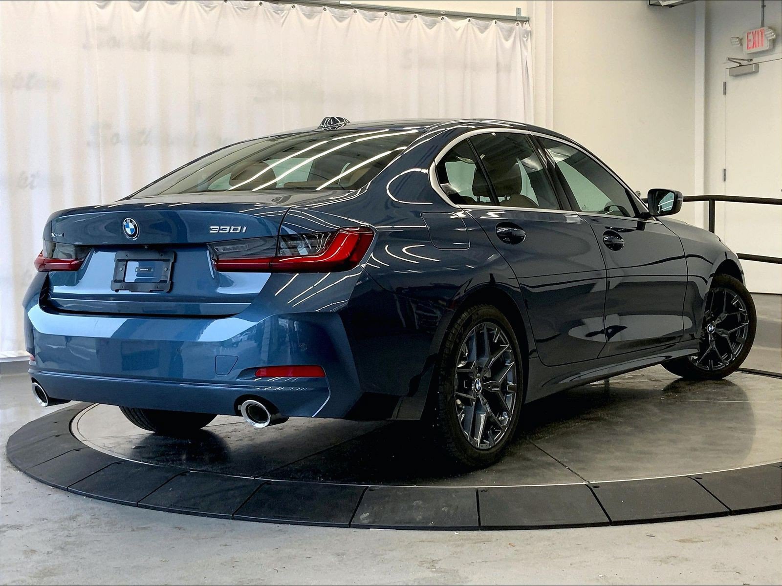 Used 2025 BMW 330i xDrive Sedan w/ M Sport Package AWD/4WD image 7