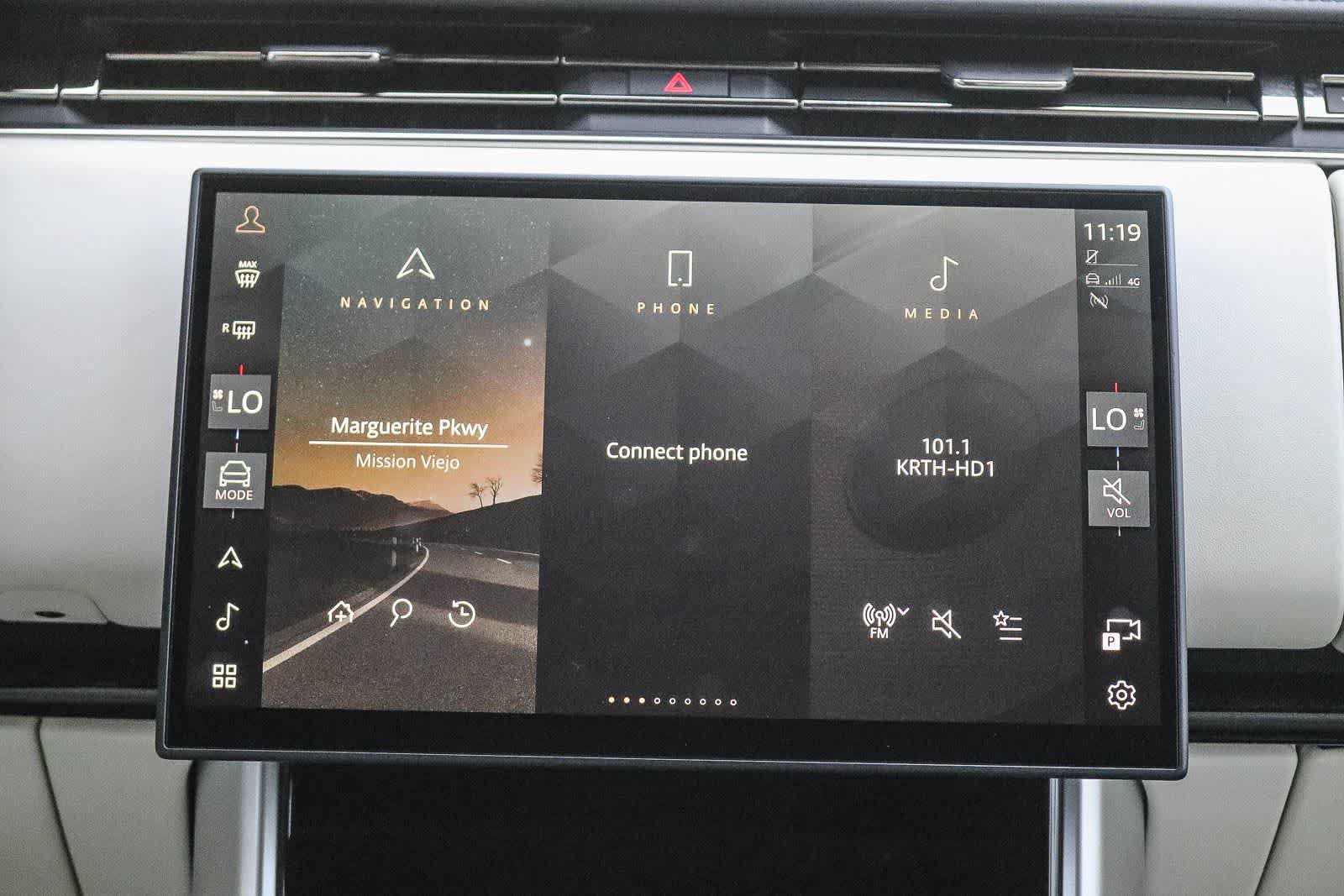 Used 2025 Land Rover Range Rover SE AWD/4WD image 12