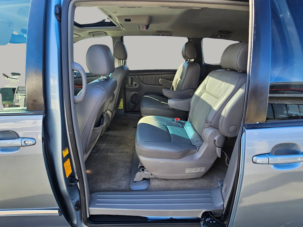 Used 2007 Toyota Sienna XLE Limited AWD/4WD image 21