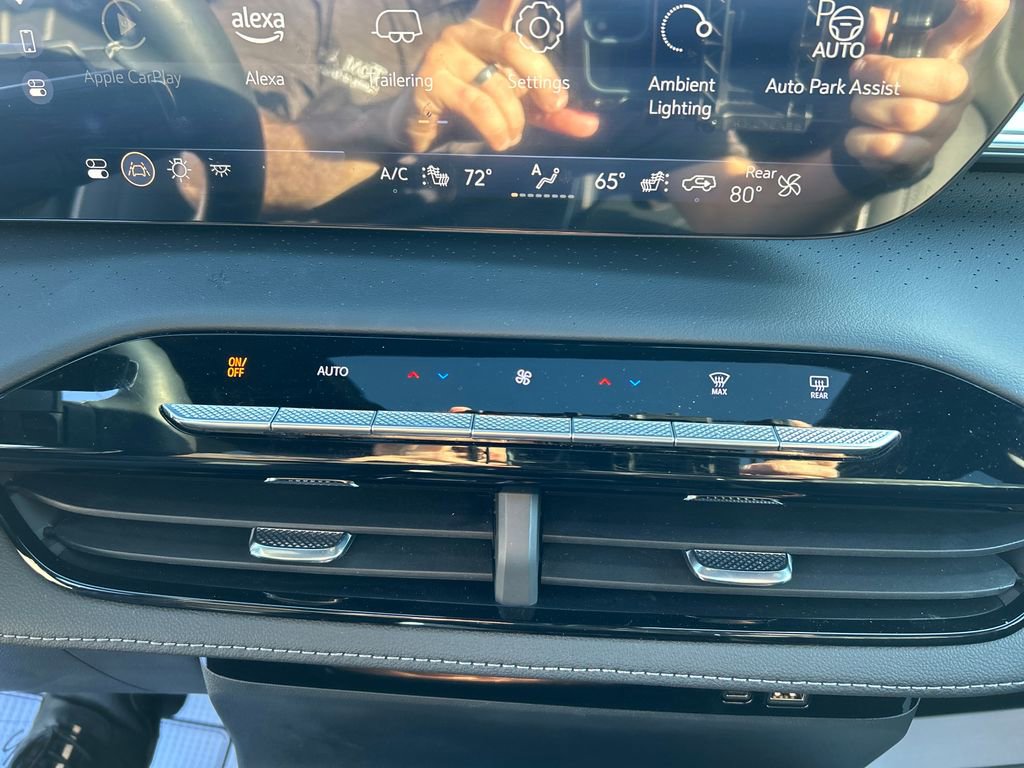 Used 2025 Buick Enclave Avenir w/ Super Cruise Package image 19