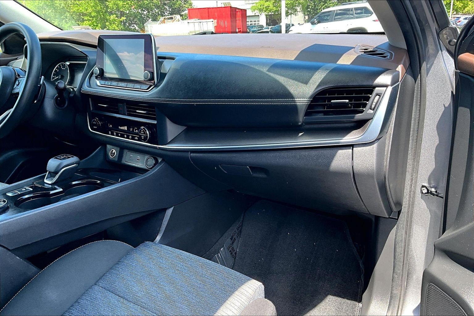 Used 2023 Nissan Rogue SV AWD/4WD image 15
