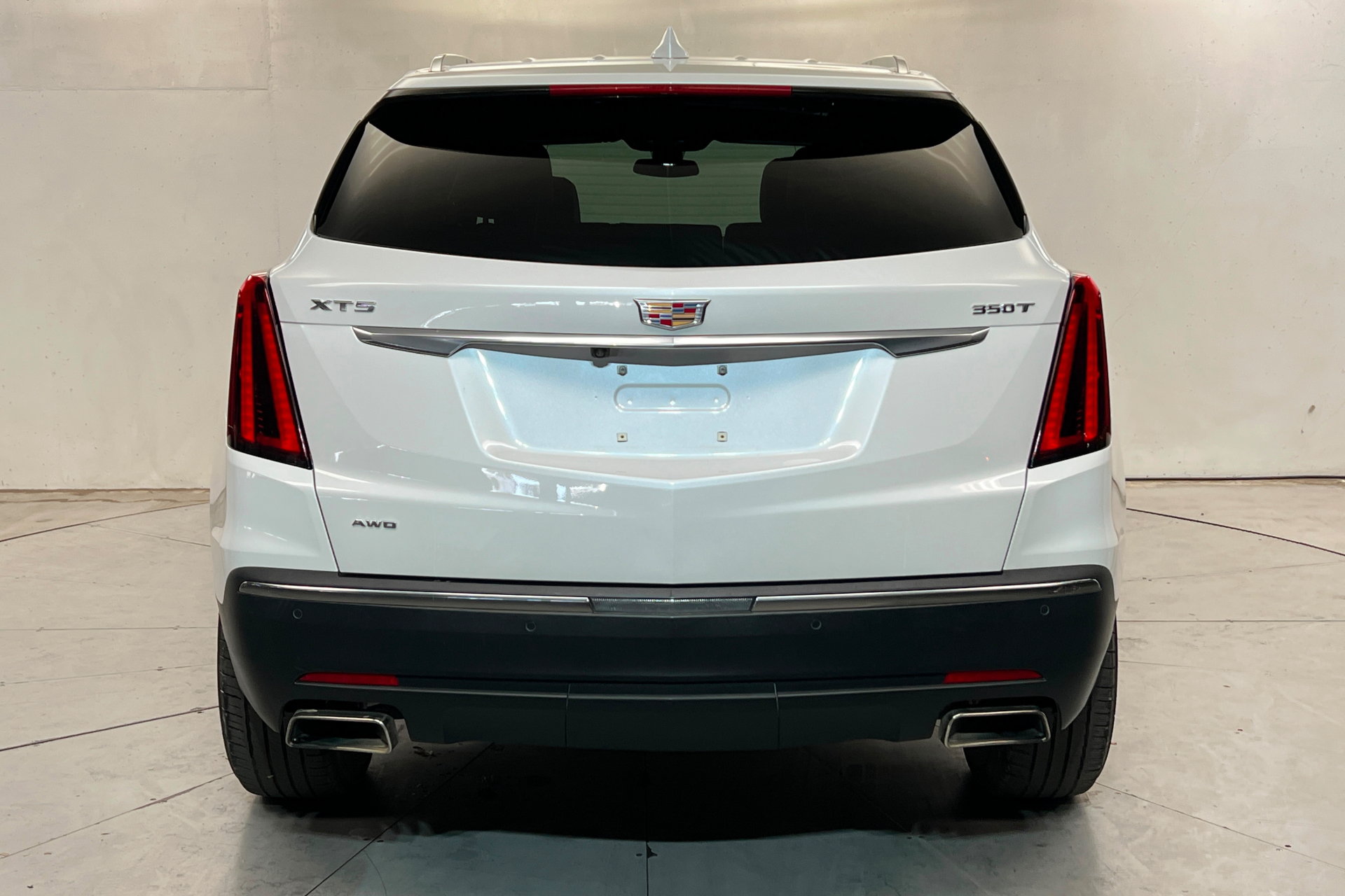 Used 2025 Cadillac XT5 Luxury w/ LPO, Floor Liner Package AWD/4WD image 4