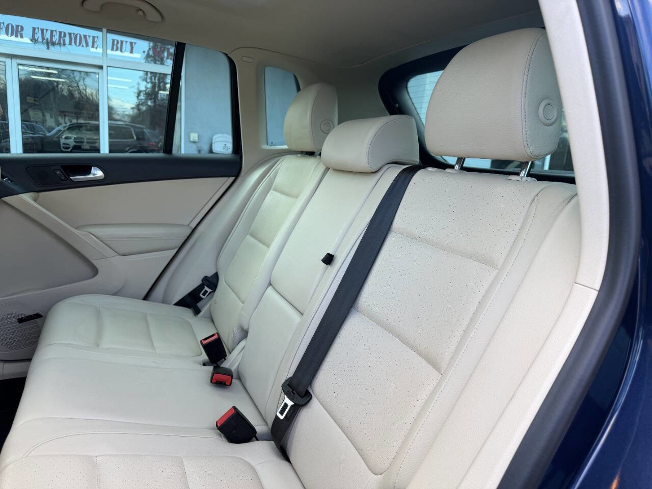 Used 2015 Volkswagen Tiguan SEL image 23