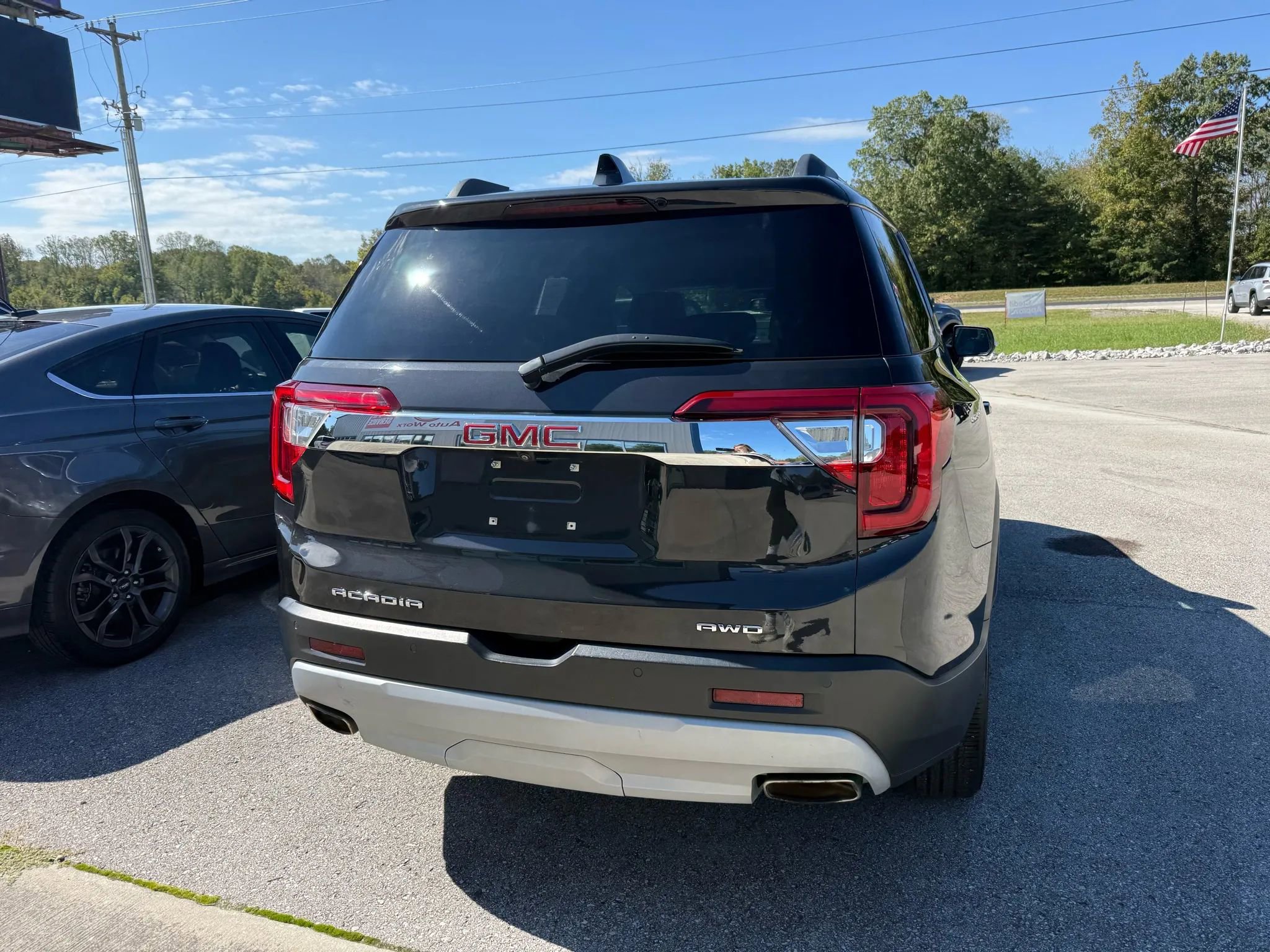 Used 2020 GMC Acadia SLT w/ Driver Alert Package II image 30