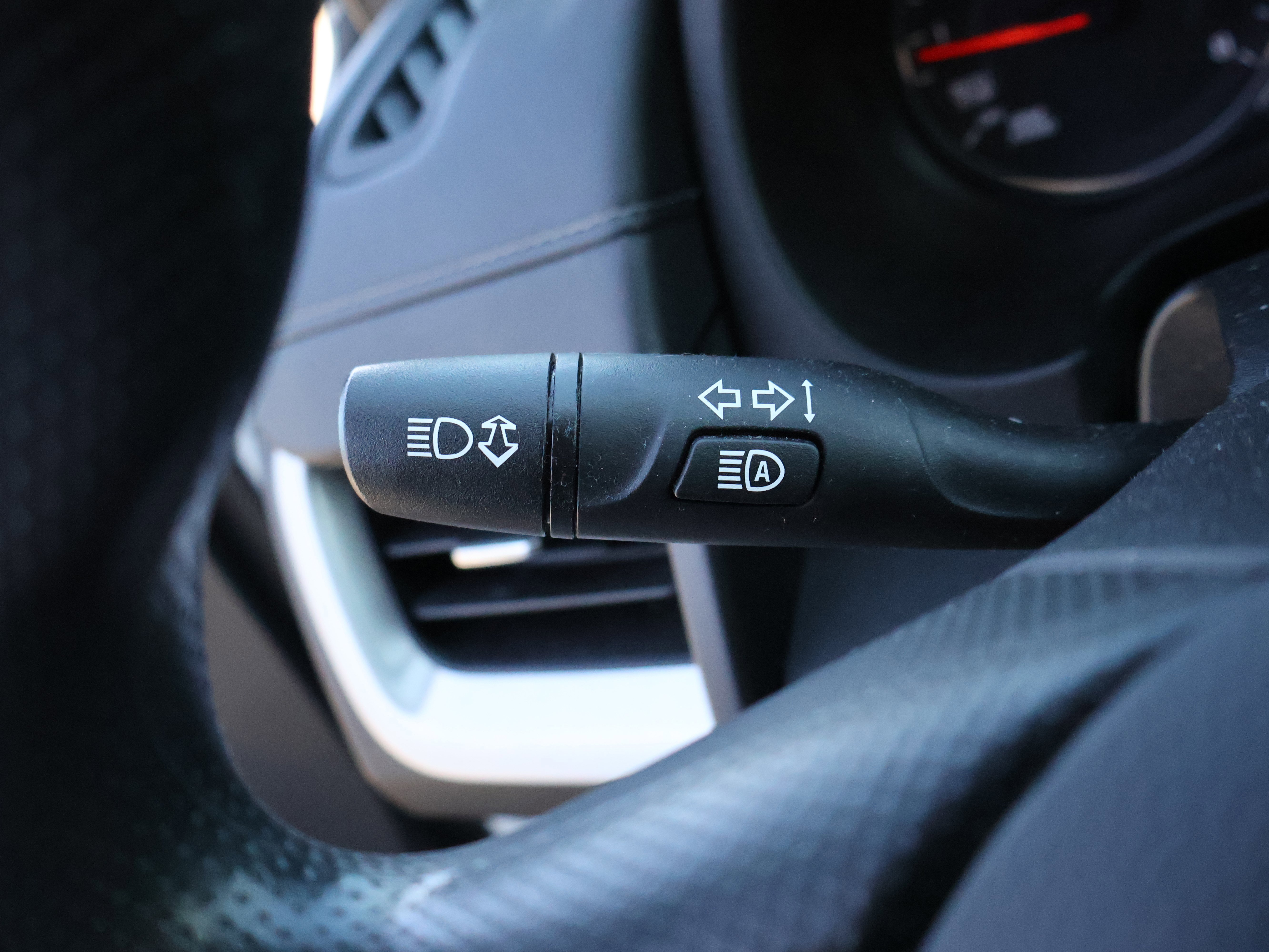 Used 2022 GMC Terrain SLE w/ Driver Convenience Package AWD/4WD image 33