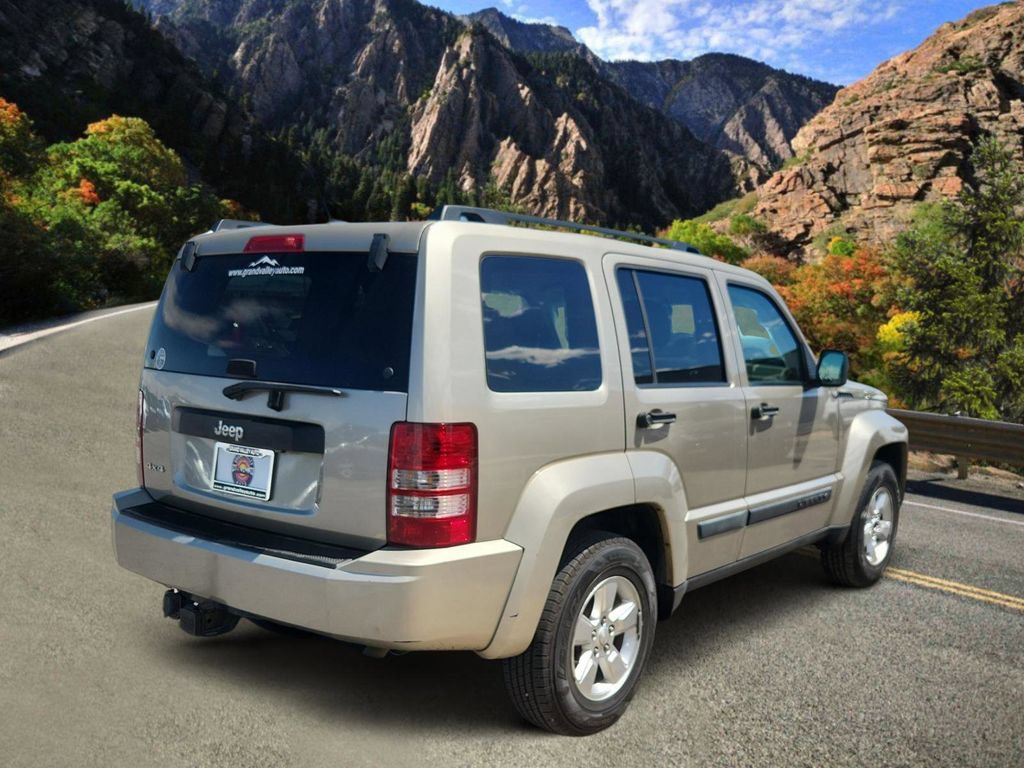 Used 2010 Jeep Liberty Sport w/ Popular Equipment Group AWD/4WD image 3