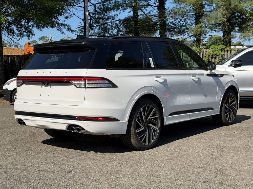 New 2026 Lincoln Aviator Black Label w/ Black Label Special Edition AWD/4WD image 3