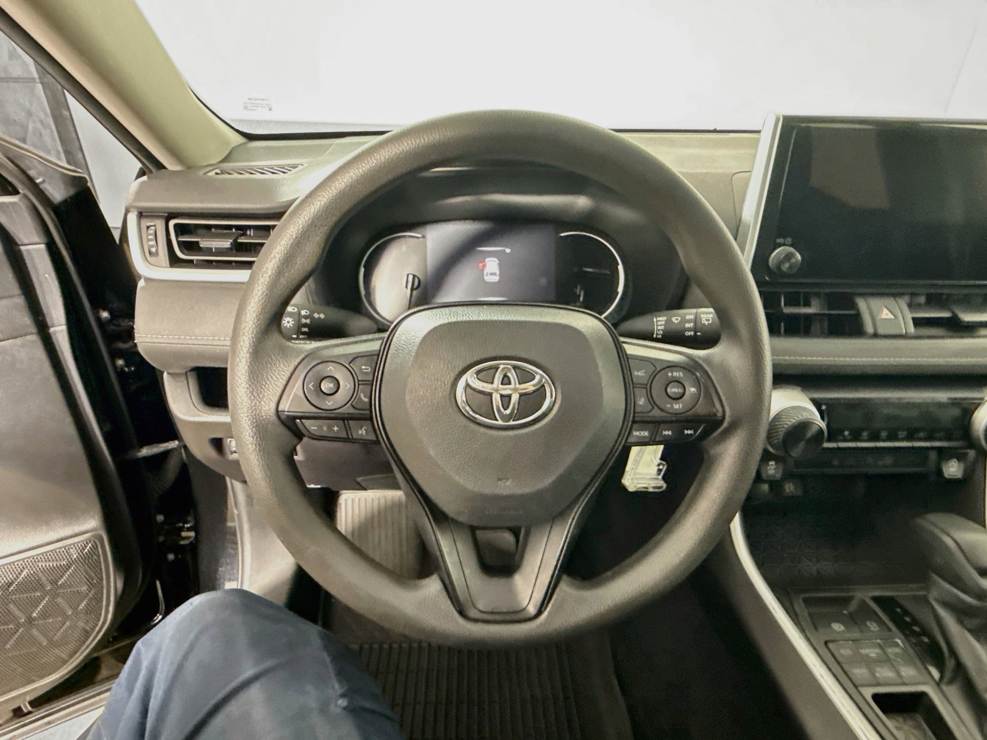 Used 2024 Toyota RAV4 LE AWD/4WD image 11