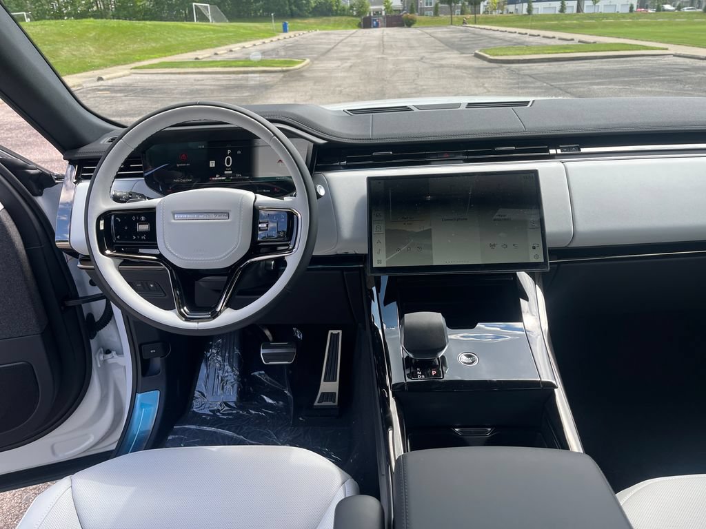 New 2026 Land Rover Range Rover Sport Dynamic SE AWD/4WD image 13