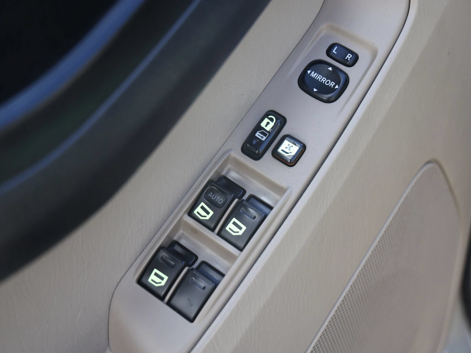 Used 2007 Toyota 4Runner SR5 AWD/4WD image 32