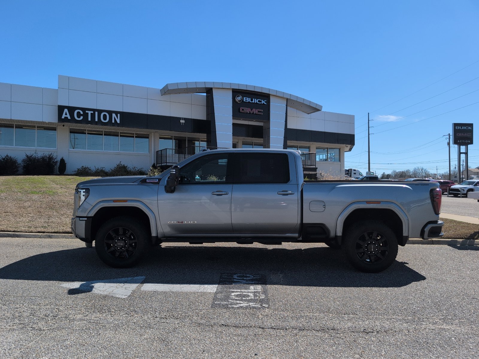 Used 2024 GMC Sierra 2500 AT4 w/ Technology Package image 2