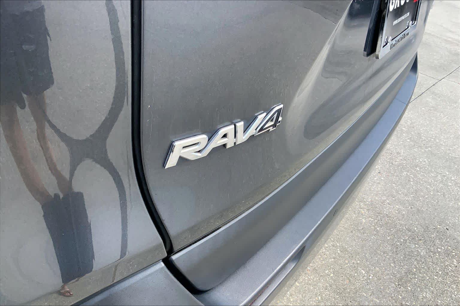 Used 2020 Toyota RAV4 Limited FWD image 30