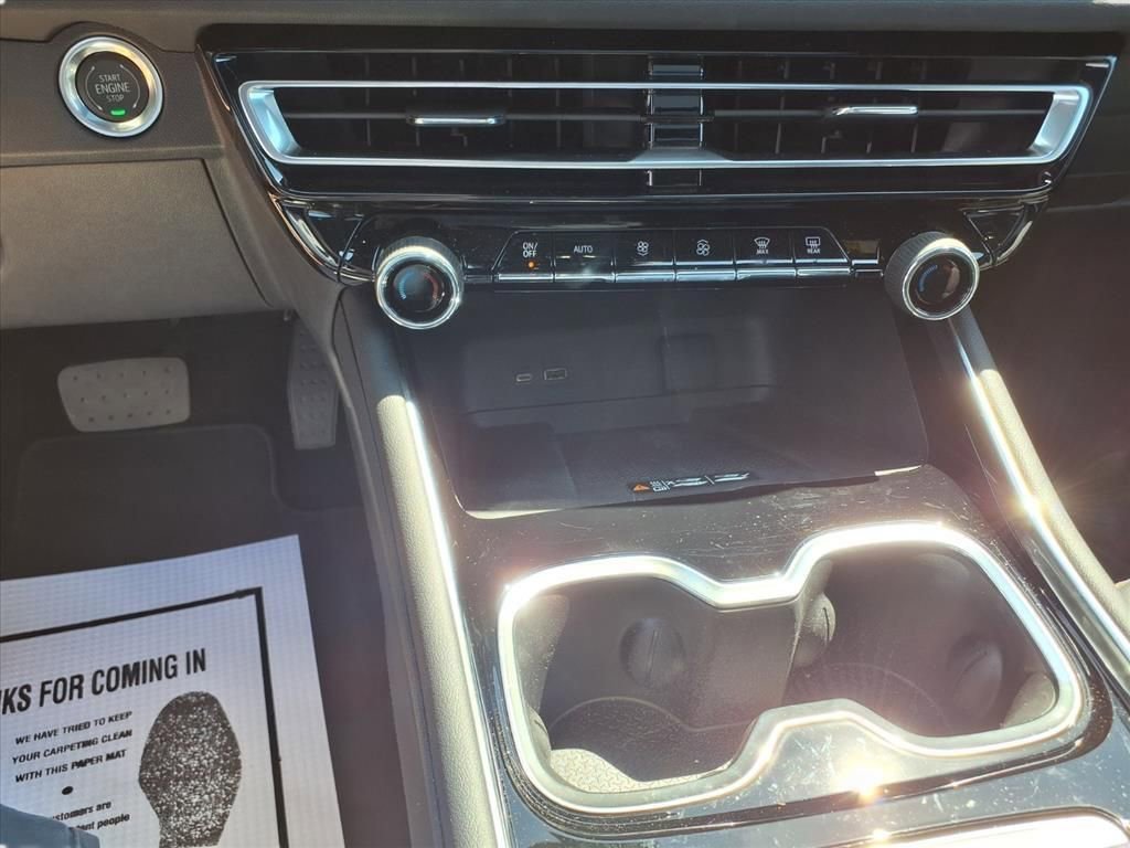 Used 2024 Chevrolet Traverse RS image 26