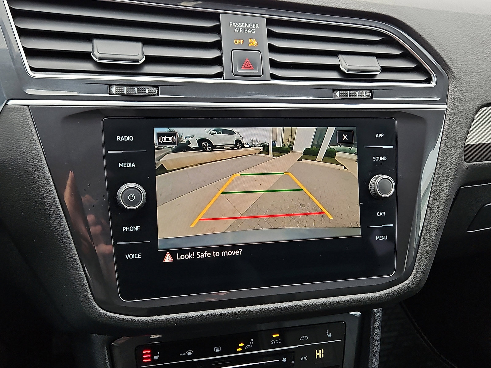 Certified 2022 Volkswagen Tiguan SE FWD image 15