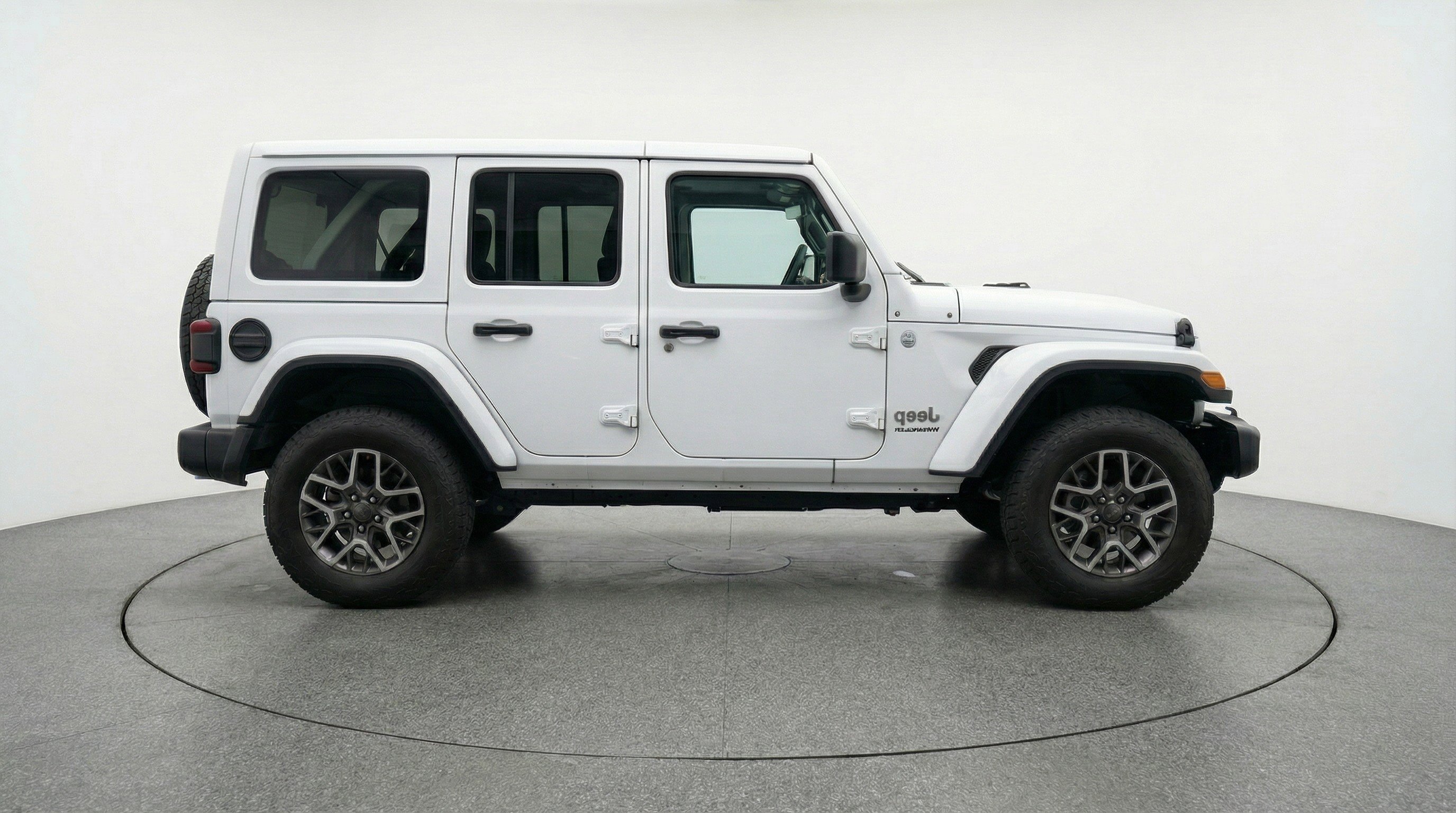 Used 2025 Jeep Wrangler Sahara image 11