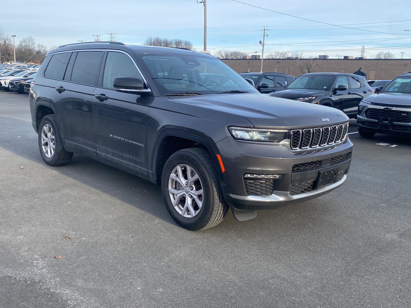Used 2022 Jeep Grand Cherokee L Limited image 3