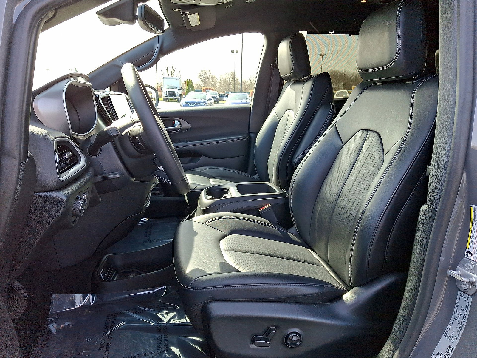 Used 2025 Chrysler Pacifica Select FWD image 11