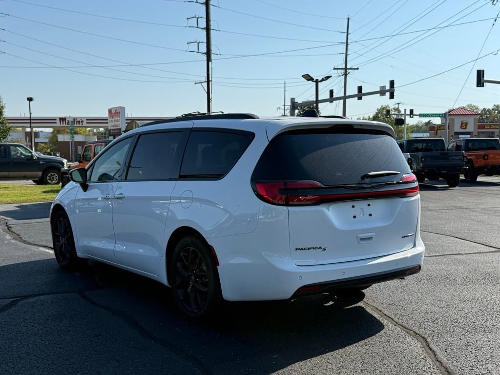 New 2025 Chrysler Pacifica Limited image 5