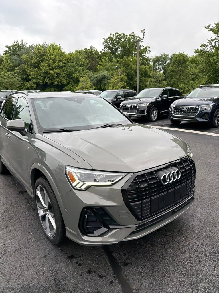 Used 2021 Audi Q3 2.0T Premium Plus w/ Premium Plus Package AWD/4WD image 4