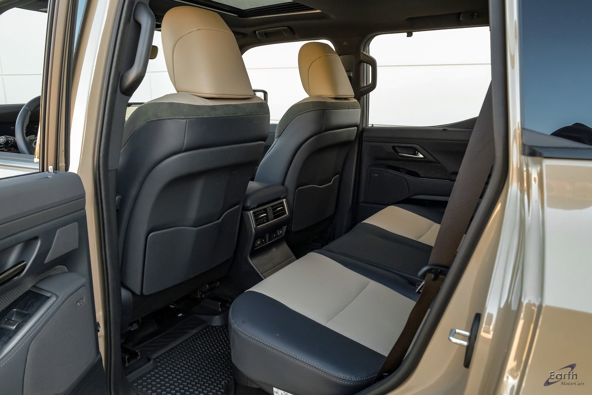 Used 2025 Lexus GX 550 w/ Accessory Package (CT) image 98