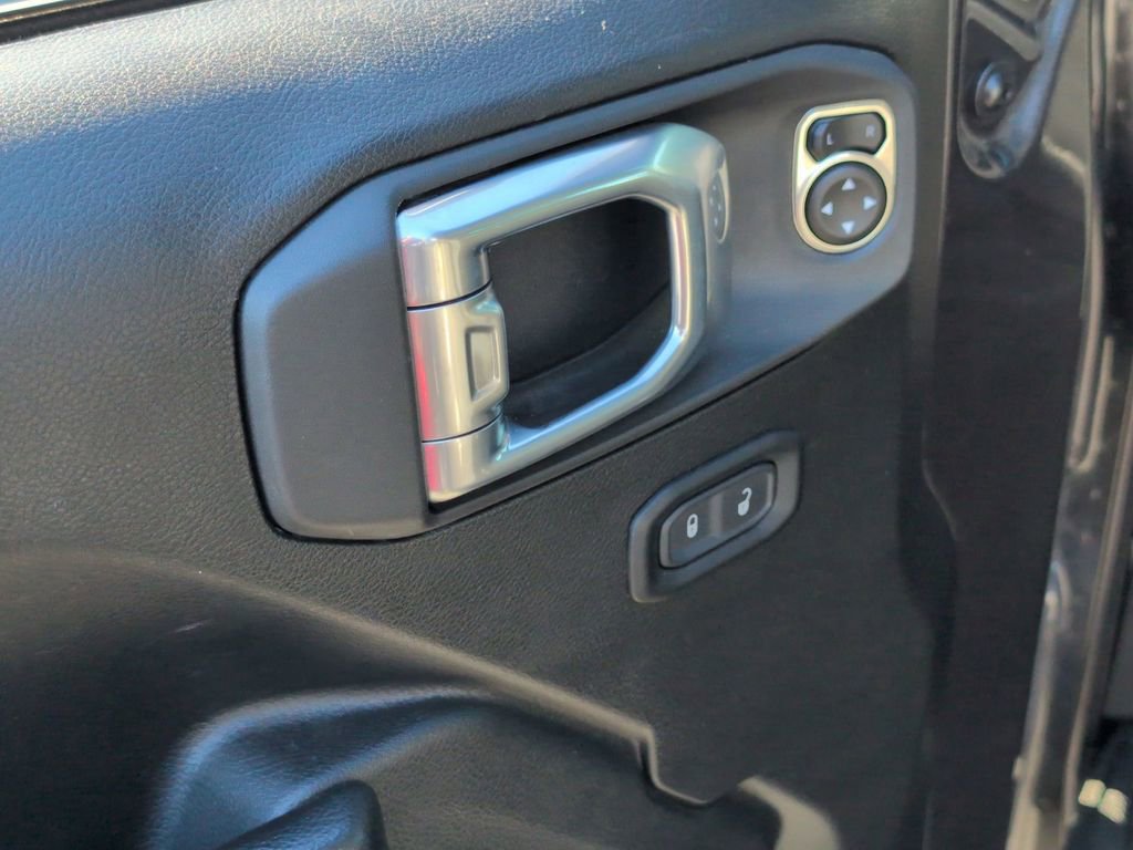 Used 2025 Jeep Wrangler Unlimited Rubicon w/ Convenience Group image 13