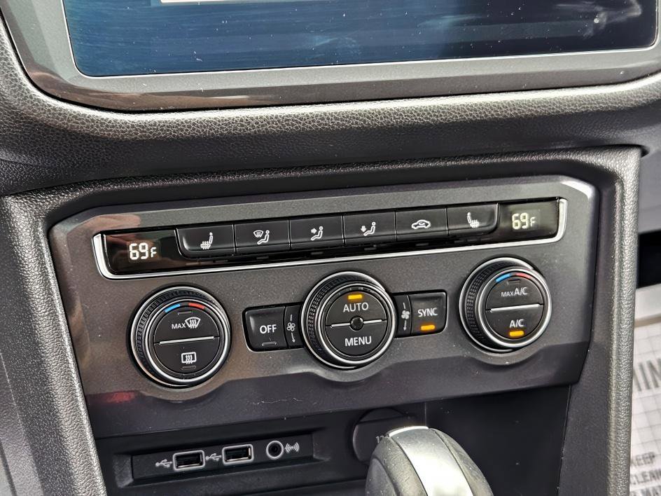 Used 2020 Volkswagen Tiguan SE image 24