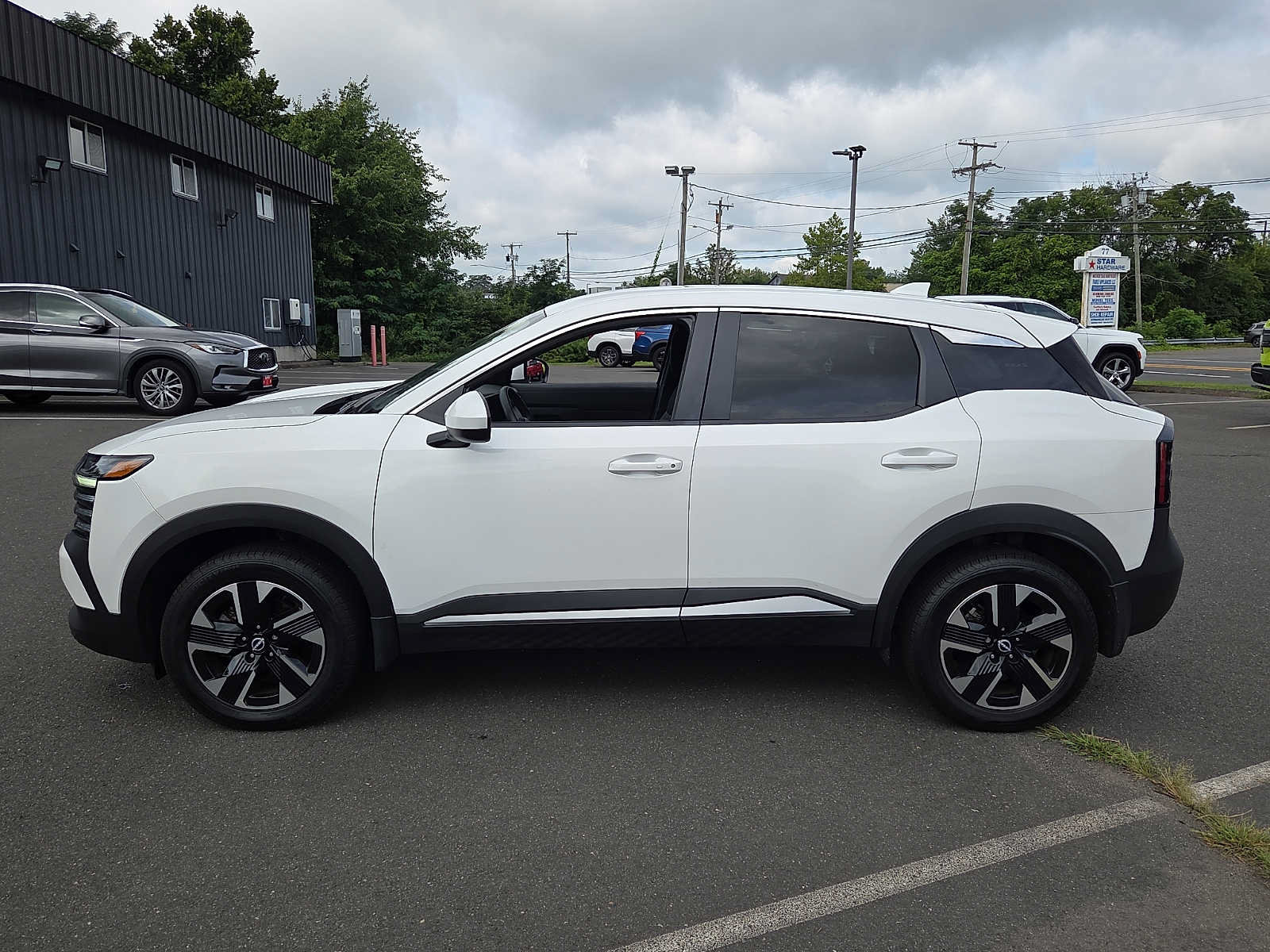 Used 2025 Nissan Kicks SV AWD/4WD image 7