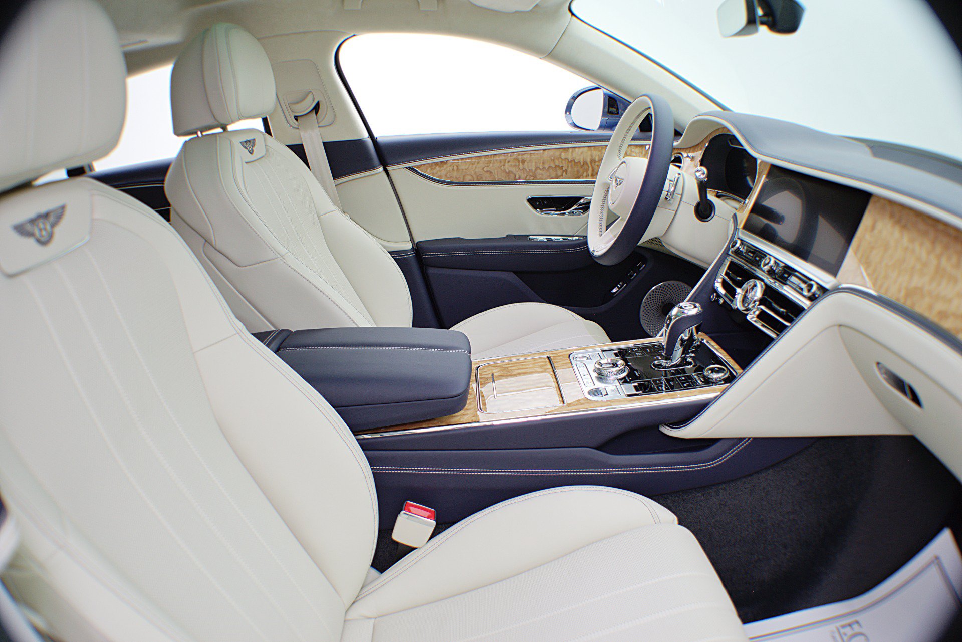 Certified 2022 Bentley Flying Spur Plug-In Hybrid AWD/4WD image 44