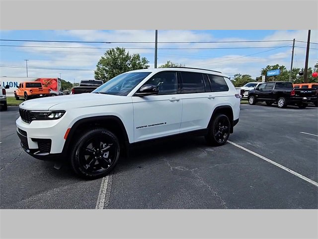 New 2025 Jeep Grand Cherokee L Altitude image 22