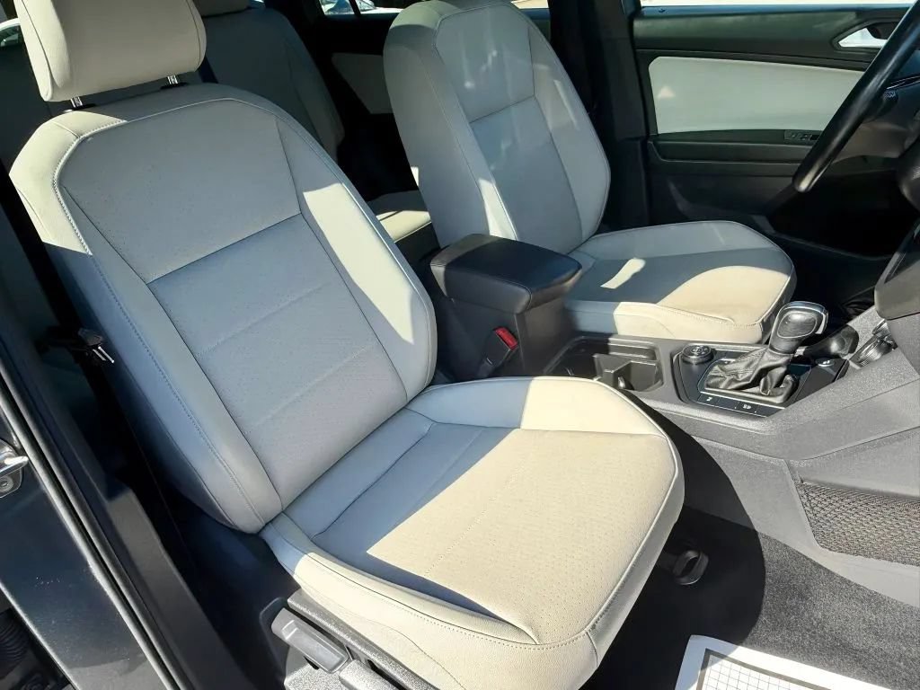 Used 2020 Volkswagen Tiguan SEL AWD/4WD image 17