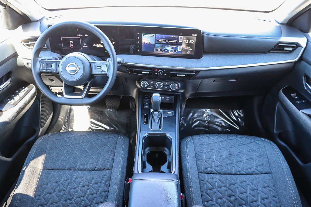 Used 2025 Nissan Kicks SV AWD/4WD image 12