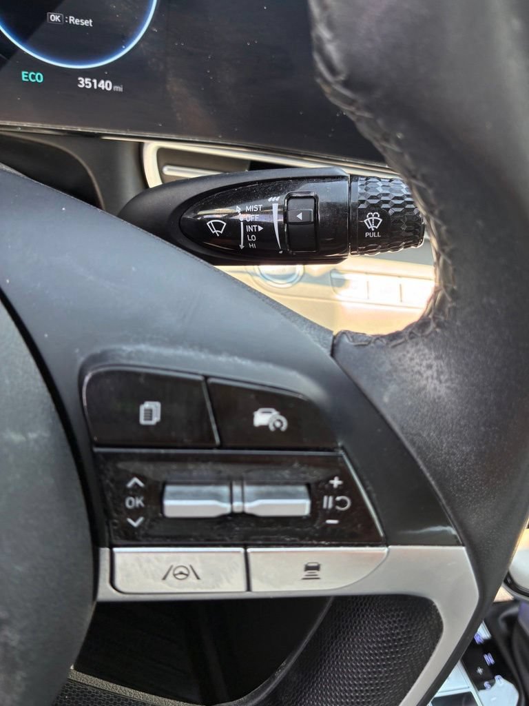 Certified 2024 Hyundai Elantra Limited FWD image 31