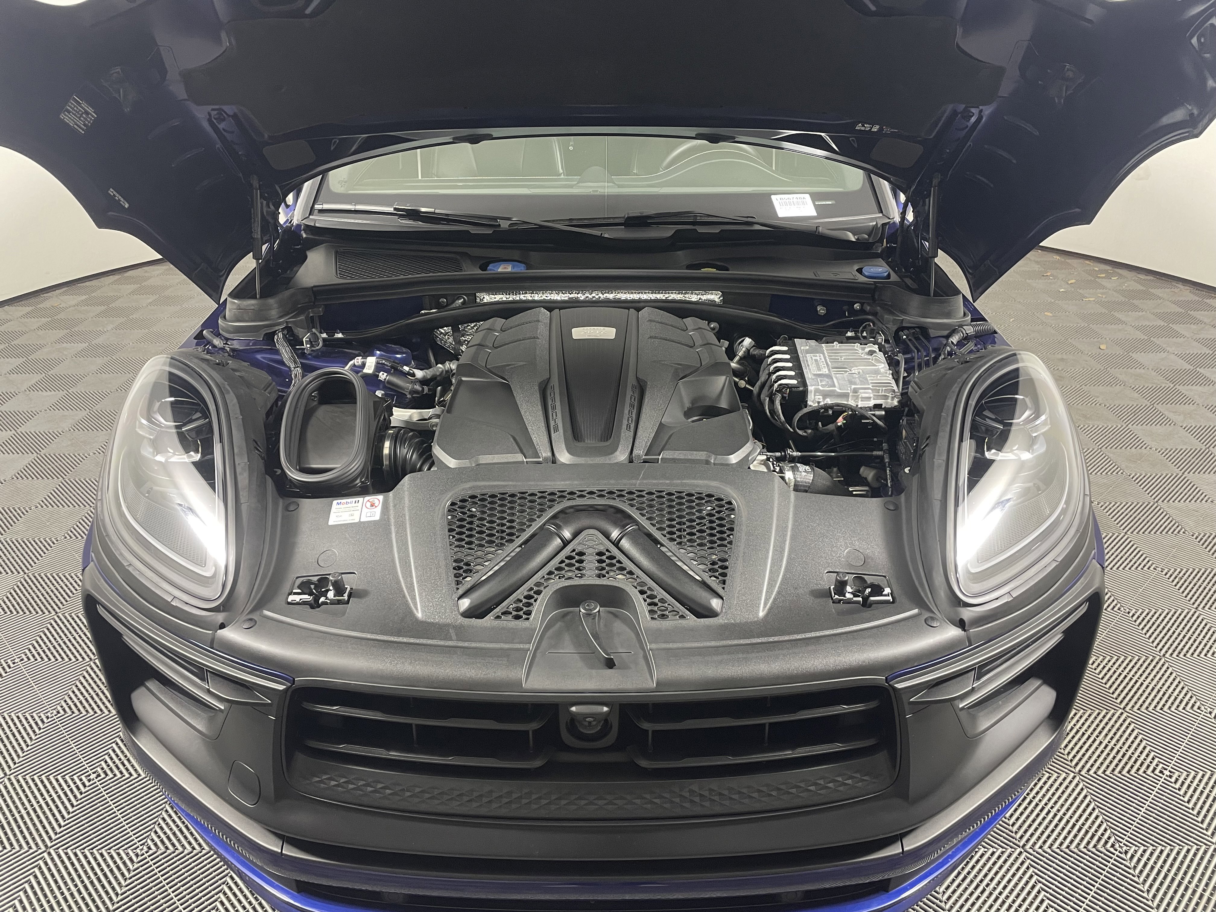 Certified 2024 Porsche Macan GTS image 22