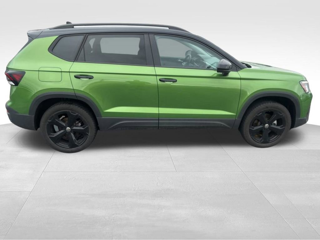 Used 2025 Volkswagen Taos SE image 8