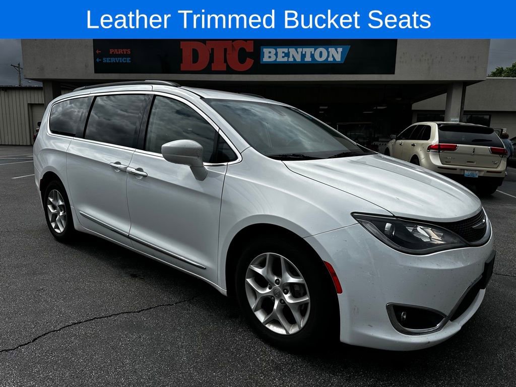 Used 2017 Chrysler Pacifica Touring-L w/ Tire & Wheel Group FWD image 14