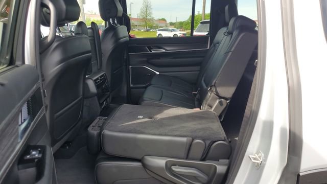Used 2024 Jeep Wagoneer Series II w/ Convenience Group I AWD/4WD image 27